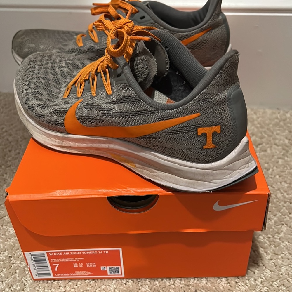 Tennessee Nike running shoes size 7